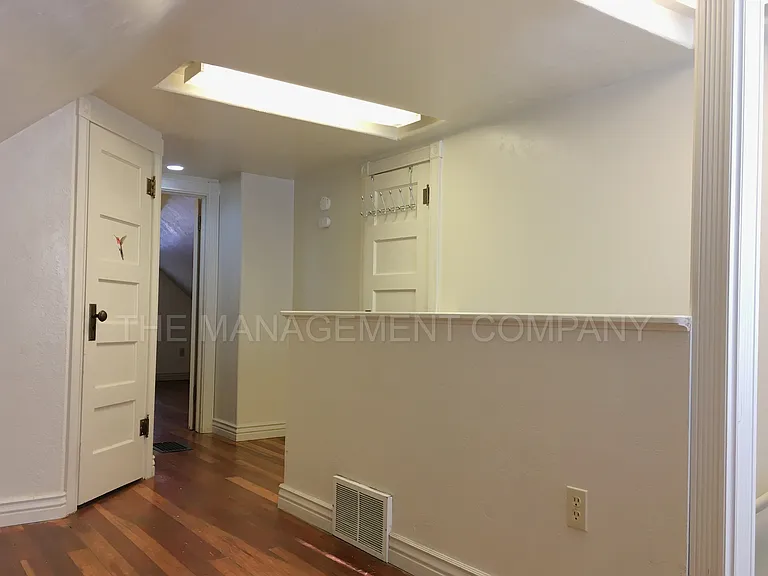 576 Addison Ave W — Photo 23