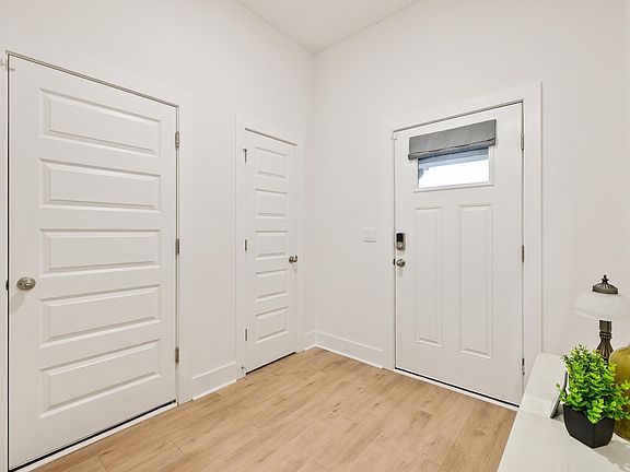 4th image of 213 Lainey Dr