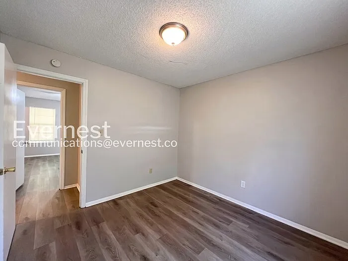 5565 Chapel Hill Dr — Photo 15