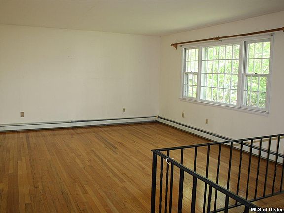 4th image of 134 Huguenot St