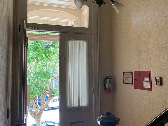 2nd image of 2914 California St APT 4