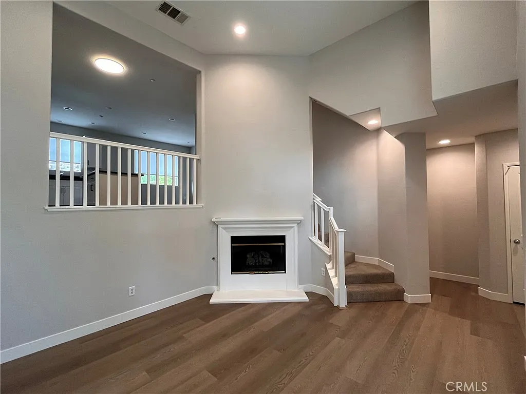 3 bed, 2.5 bath, 1502 sqft, $4,500 — Photo 3