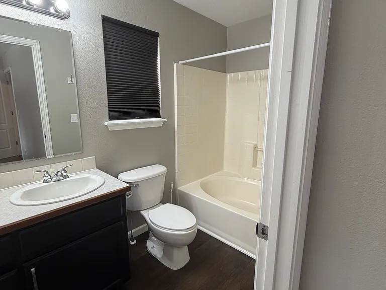 16566 N Liverpool Ln — Photo 8