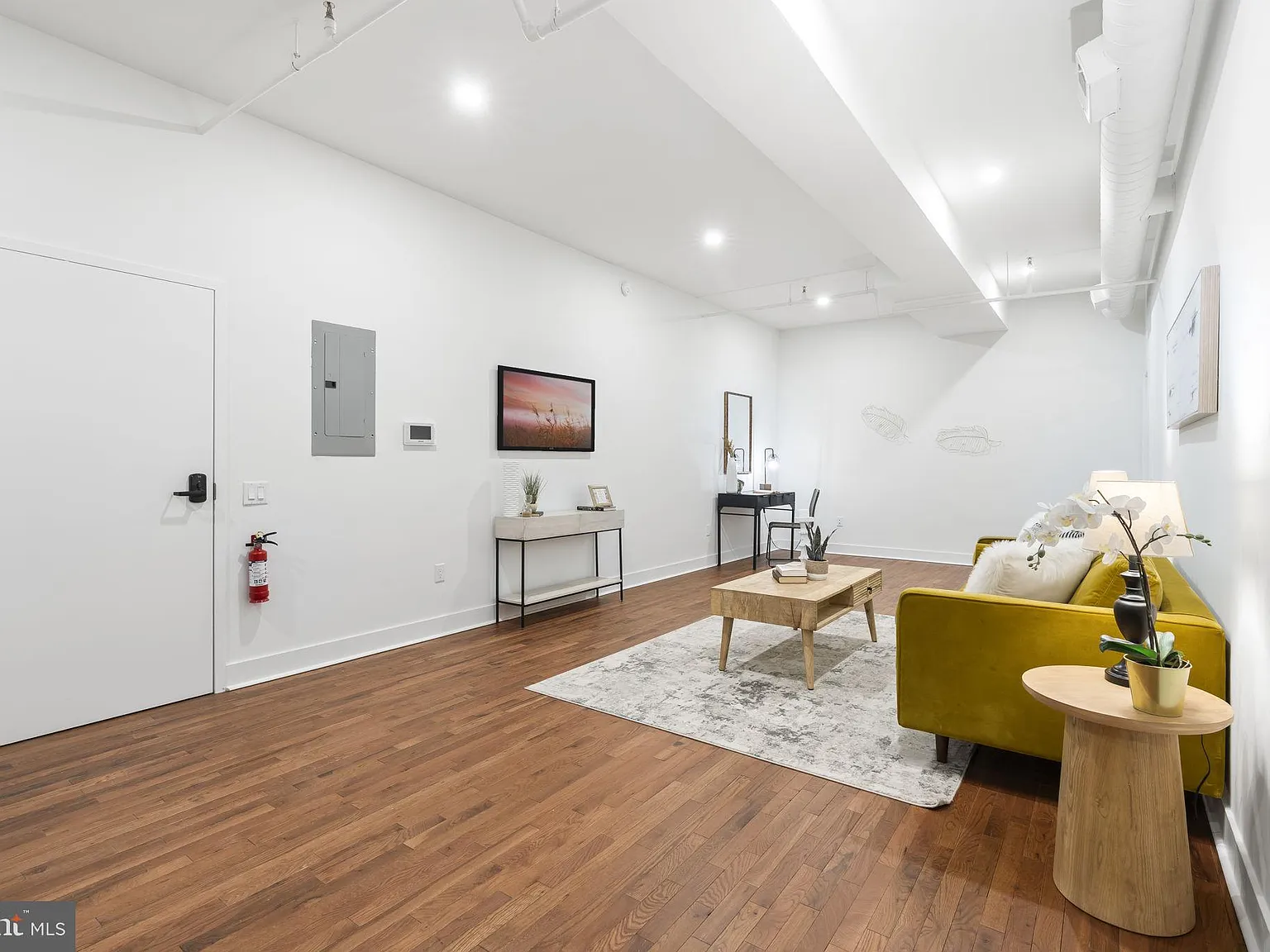 2 bed, 658 sqft, $1,895 — Photo 3