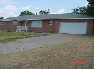 733 Country Club Dr, Hereford, TX 79045