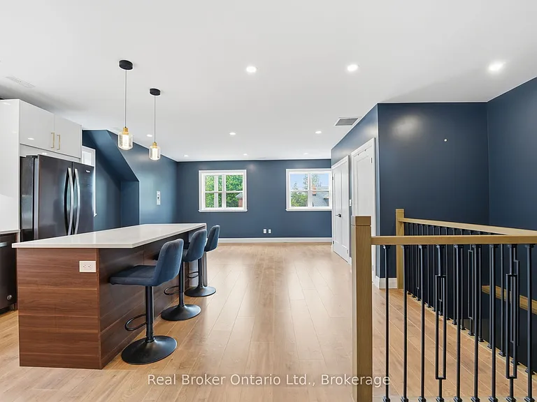 58 Rosslyn Ave N #2 — Photo 6