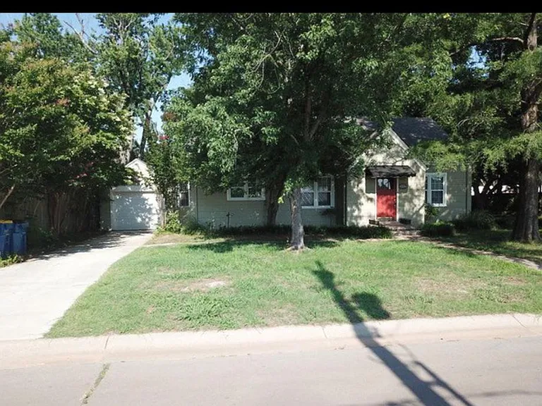 819 S Burdick St — Photo 2