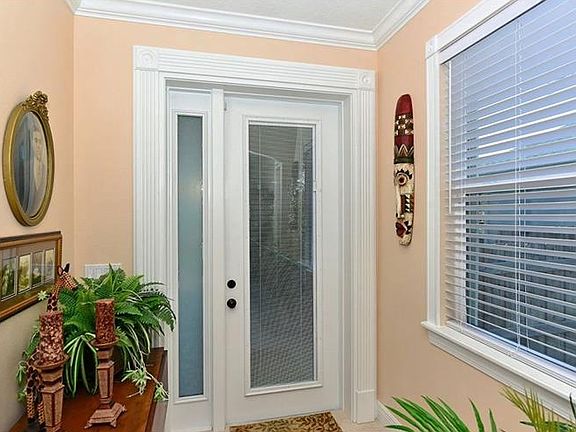 4th image of 2411 Valentine St