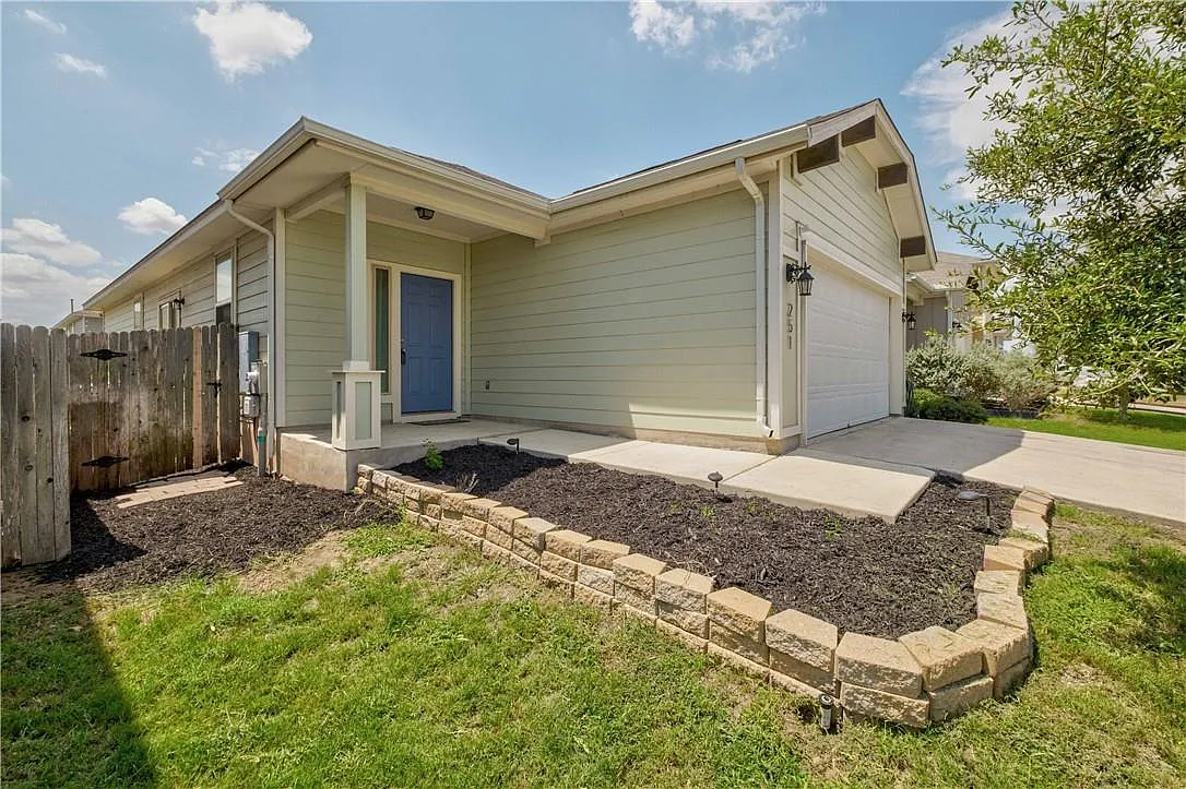 3 bed, 2.0 bath, 1312 sqft, $1,795 — Photo 1