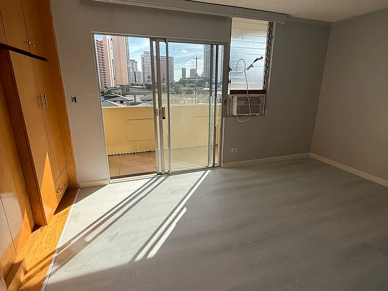 727 University Ave #303 — Photo 3