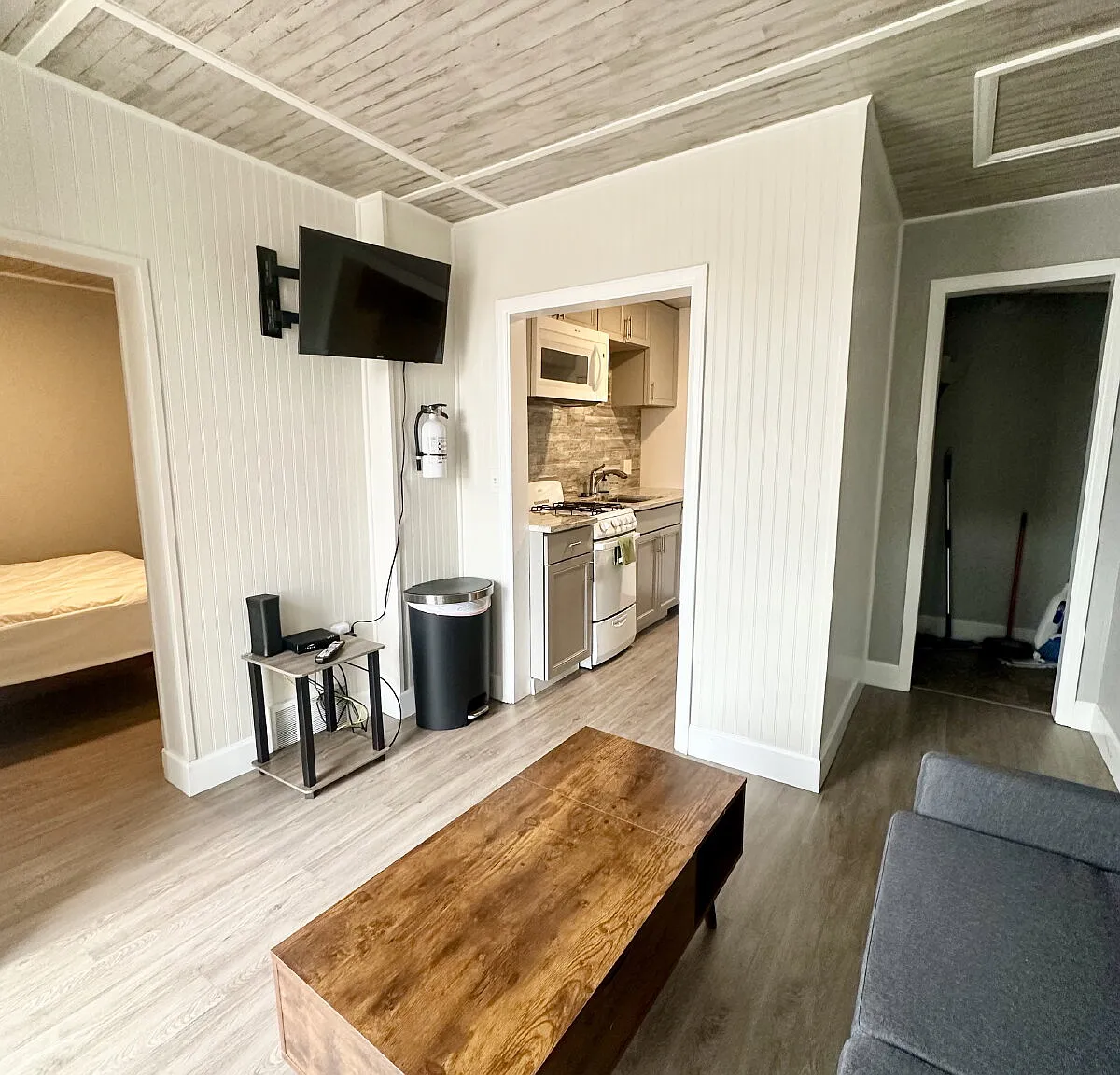 1 bed, 1.0 bath, 500 sqft, $1,300 — Photo 3