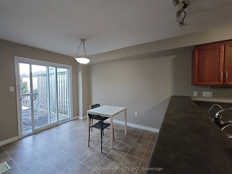 370 Sauve Cres — Photo 7