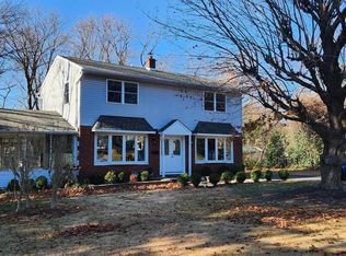 25 Lower Hilltop Rd, Yardley, PA 19067