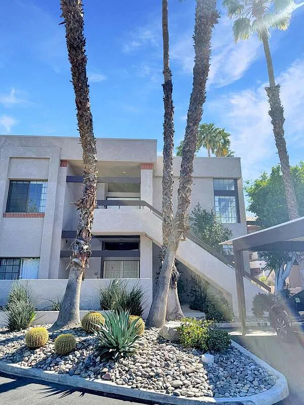 3 bed, 2.0 bath, 1417 sqft, $2,500 — Photo 2