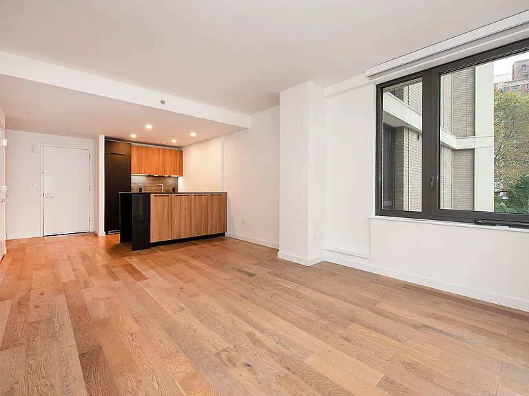 411 35th St #2R — Photo 7