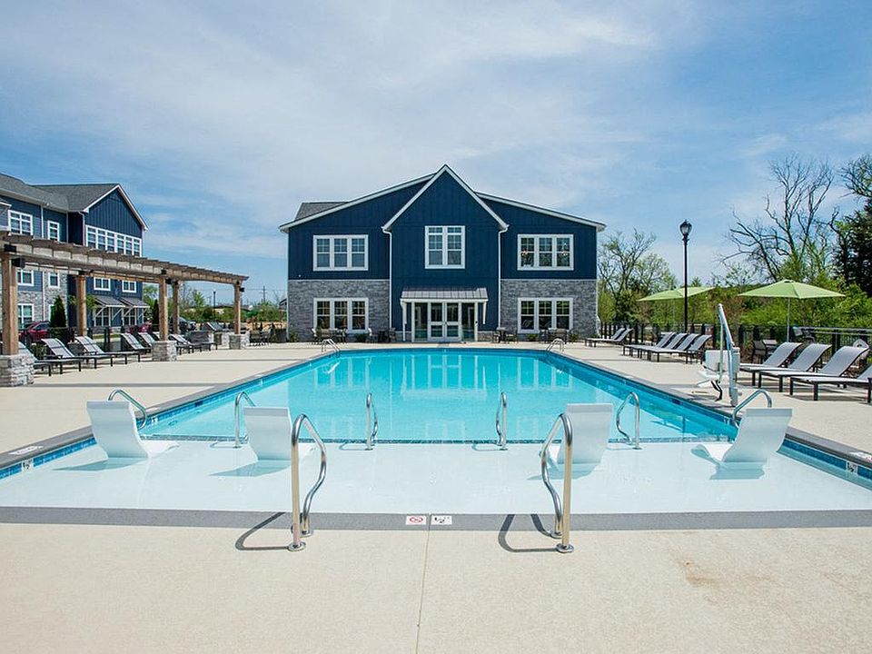 Resort Style Swimming Pool