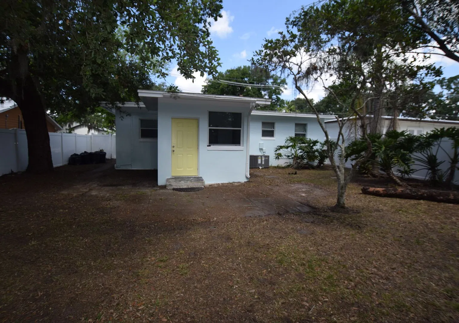 3 Bedroom, 2 Bath, Single Family Home For Rent at 2212 Hoffner Avenue, Belle Isle, FL 32809 — Photo 4