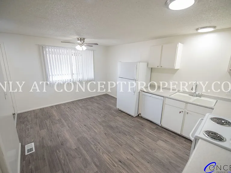 Murray Place — Photo 15
