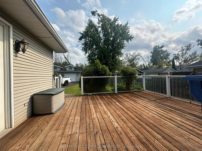 203 Lake Dr E — Photo 22