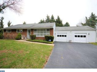 3 Latchstring Ln, Hatboro, PA 19040