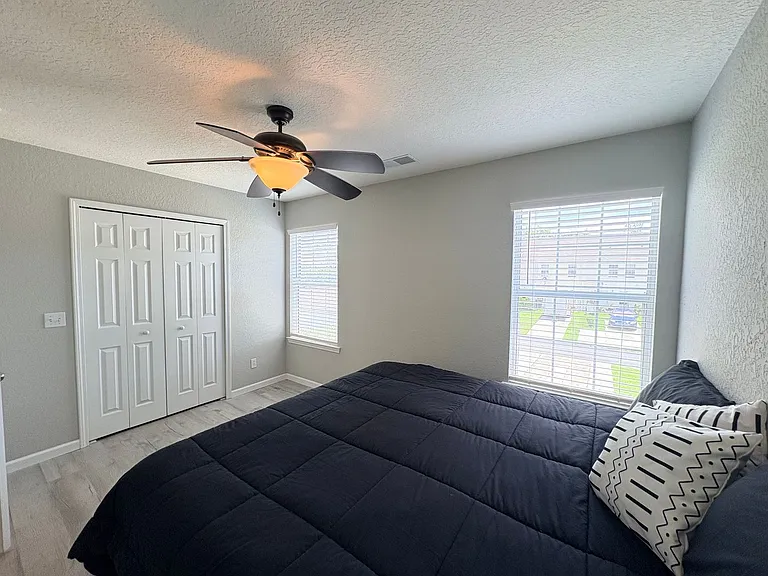 407 Lake Park Way — Photo 11