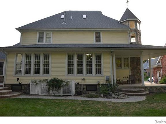 3rd image of 32032 Margaret Ct