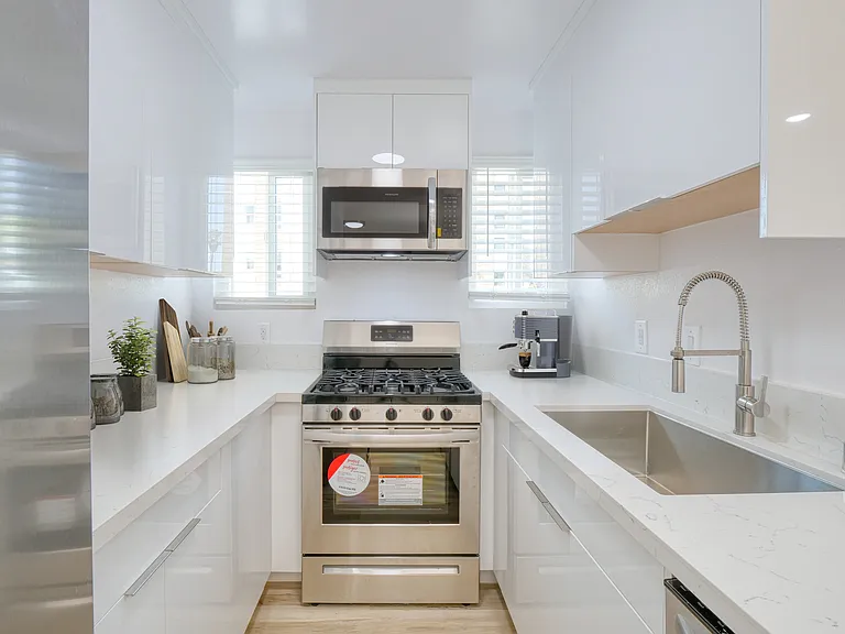 1344 W Temple St #2 — Photo 4