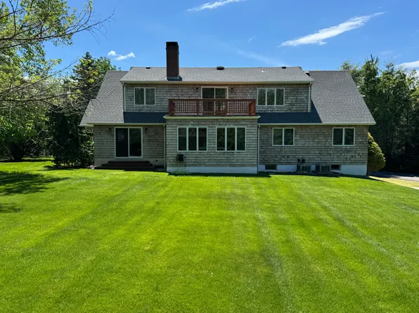 https://photos.zillowstatic.com/fp/1c4b96e676cd0bcb6879f69e4244f4eb-p_e.webp