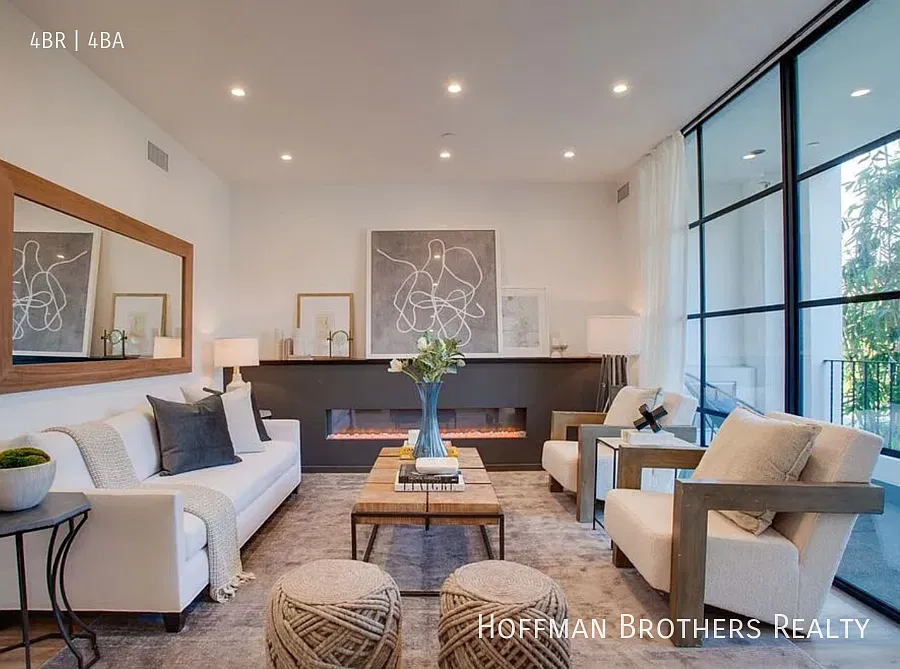 Luxury 4-Bedroom Hollywood Townhome With Private Rooftop, Fireplace & 2-Car Garage!! — Photo 1