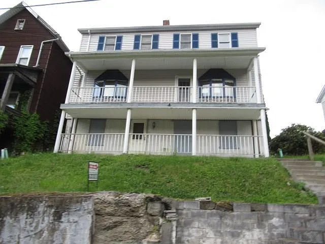 145 Gilbert St photo 1