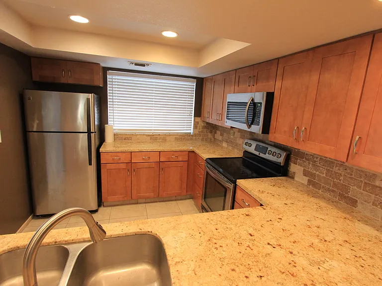 14500 Las Palmas Dr — Photo 4