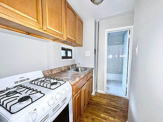 3rd image of 330 E 22nd St #3H