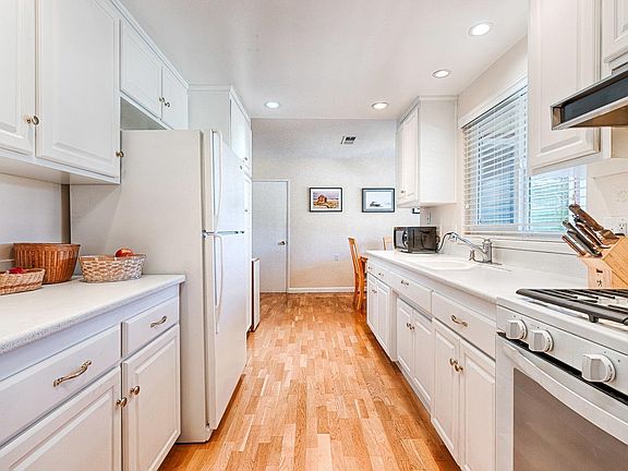 5th image of 445 Deerfield Circle