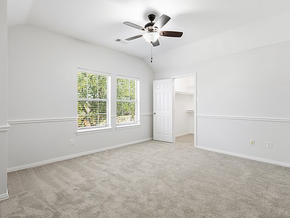 3rd image of 730 Rosewood Dr