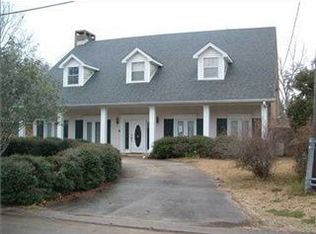 408 Schlief Dr, Belle Chasse, LA 70037