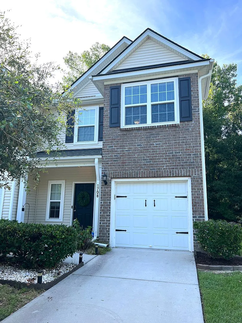 3/2.5 townhouse in West Ashley in the Carolina Bay Community! — Photo 1