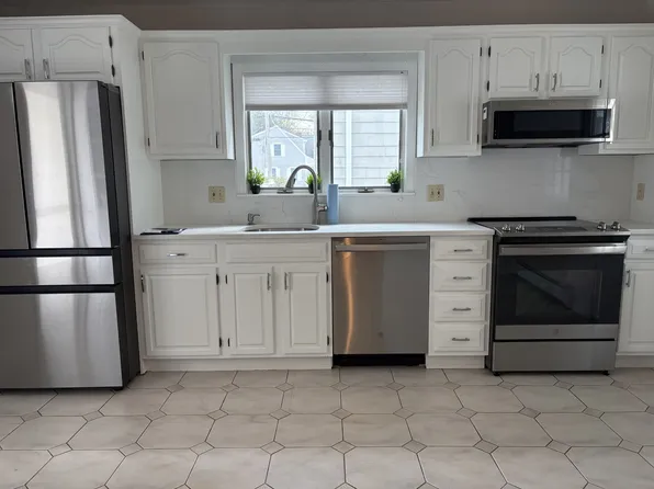 (undisclosed Address), Newton, MA 02458