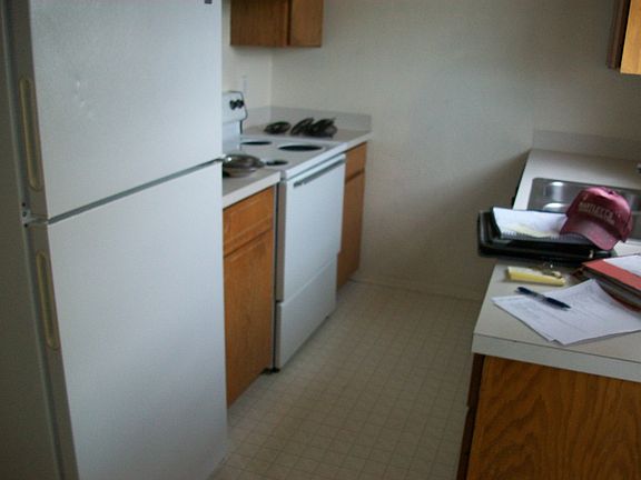 3rd image of 1110 Leslie Cir APT A