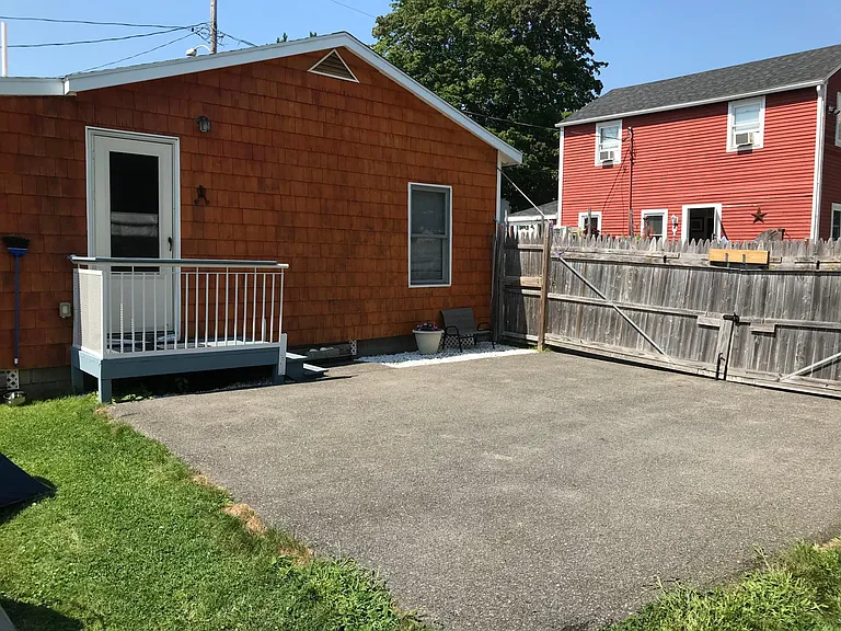 10 Carll Ave — Photo 11