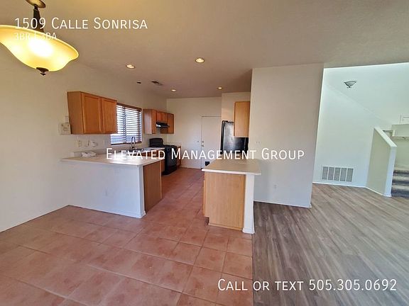 4th image of 1509 Calle Sonrisa NE