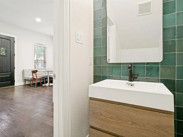 2209 Zenith Ave — Photo 13