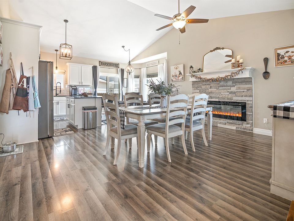 2nd image of 2030 S Cranbrook Ct
