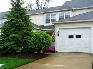 821 Overlook Ridge Dr #E, Cleveland, OH 44109