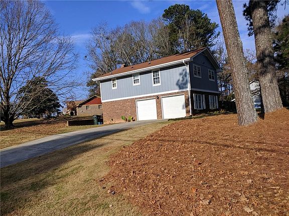 3rd image of 3395 Palisade Ct