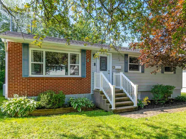 4 Clysdale Dr, Halifax, NS B2W 2P6