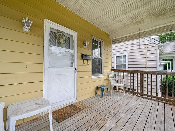 3rd image of 2524 Bremont Ave
