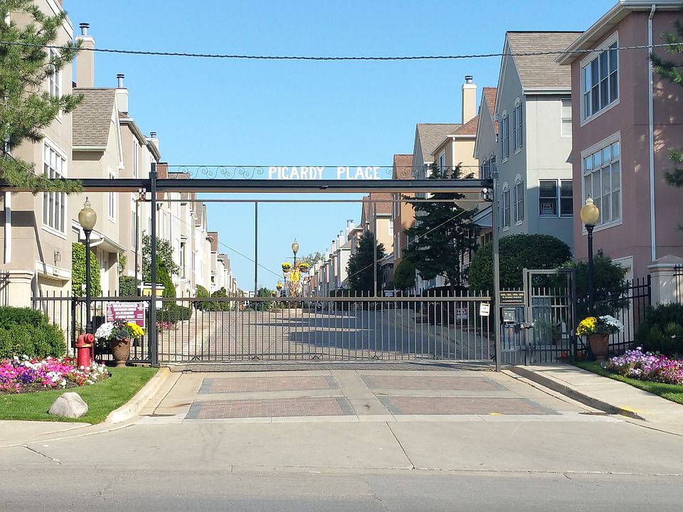 2nd image of 1808 W Diversey Pkwy APT D