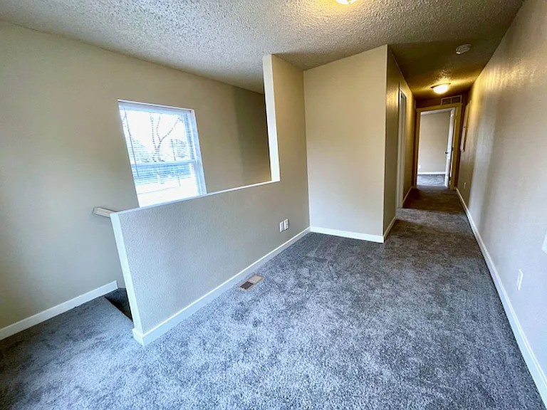 2101 E Willamette / Duplex / LBP — Photo 12