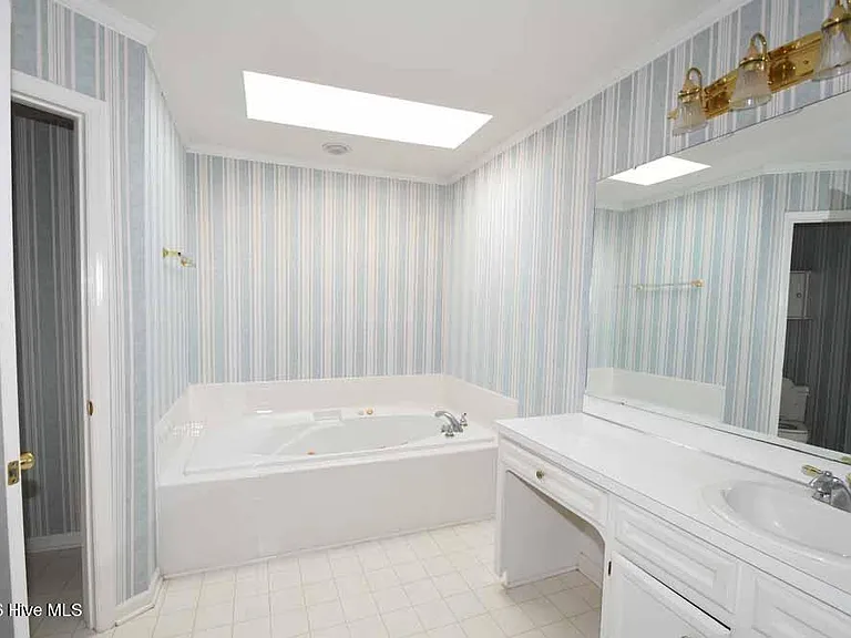 3818 Sterling Pointe Dr #J1 — Photo 16