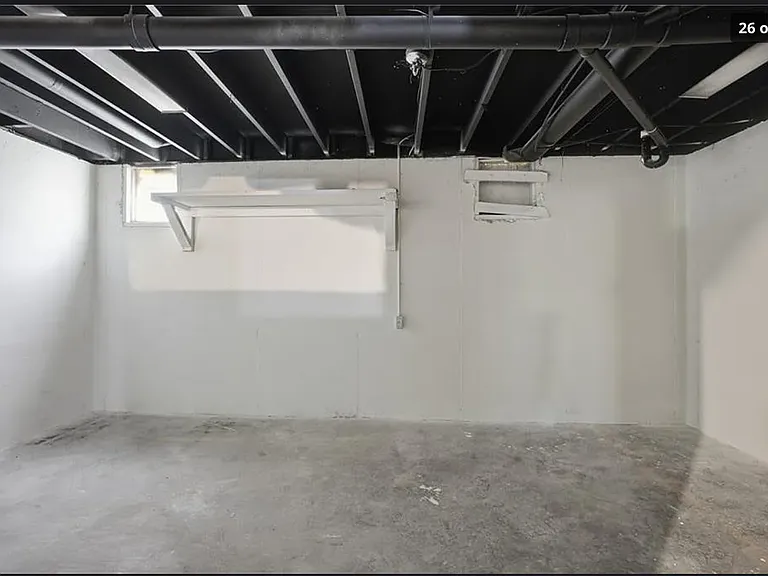 2221 S Hawthorne Ave — Photo 12